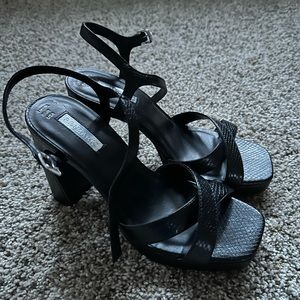 High heels black